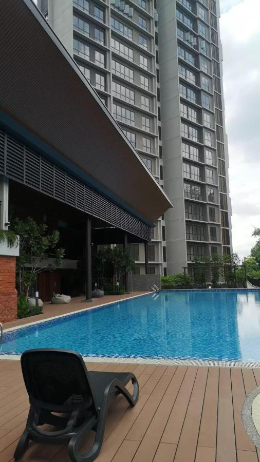 Stayje Putrajaya, 5 Minutes To Ioi City Mall, Wifi , Netflix, Free Parking Buitenkant foto