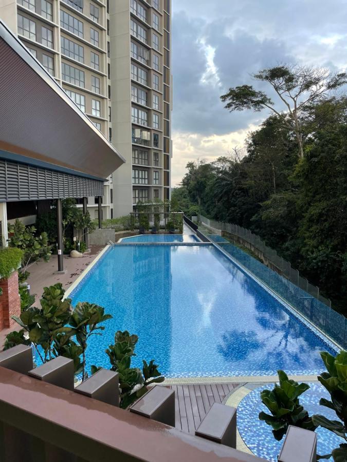 Stayje Putrajaya, 5 Minutes To Ioi City Mall, Wifi , Netflix, Free Parking Buitenkant foto